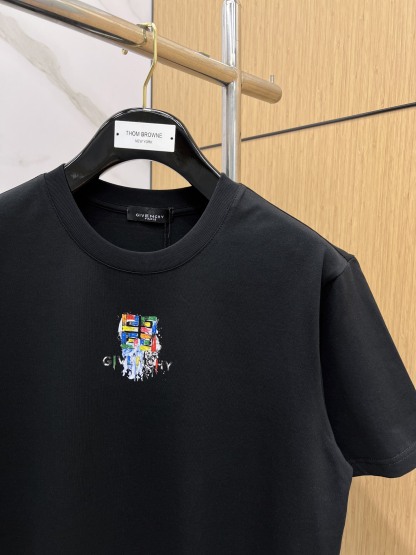 ジバンシィ「Givenchy」ジバンシィ Tシャツ / ショートスリーブ クルーネック
