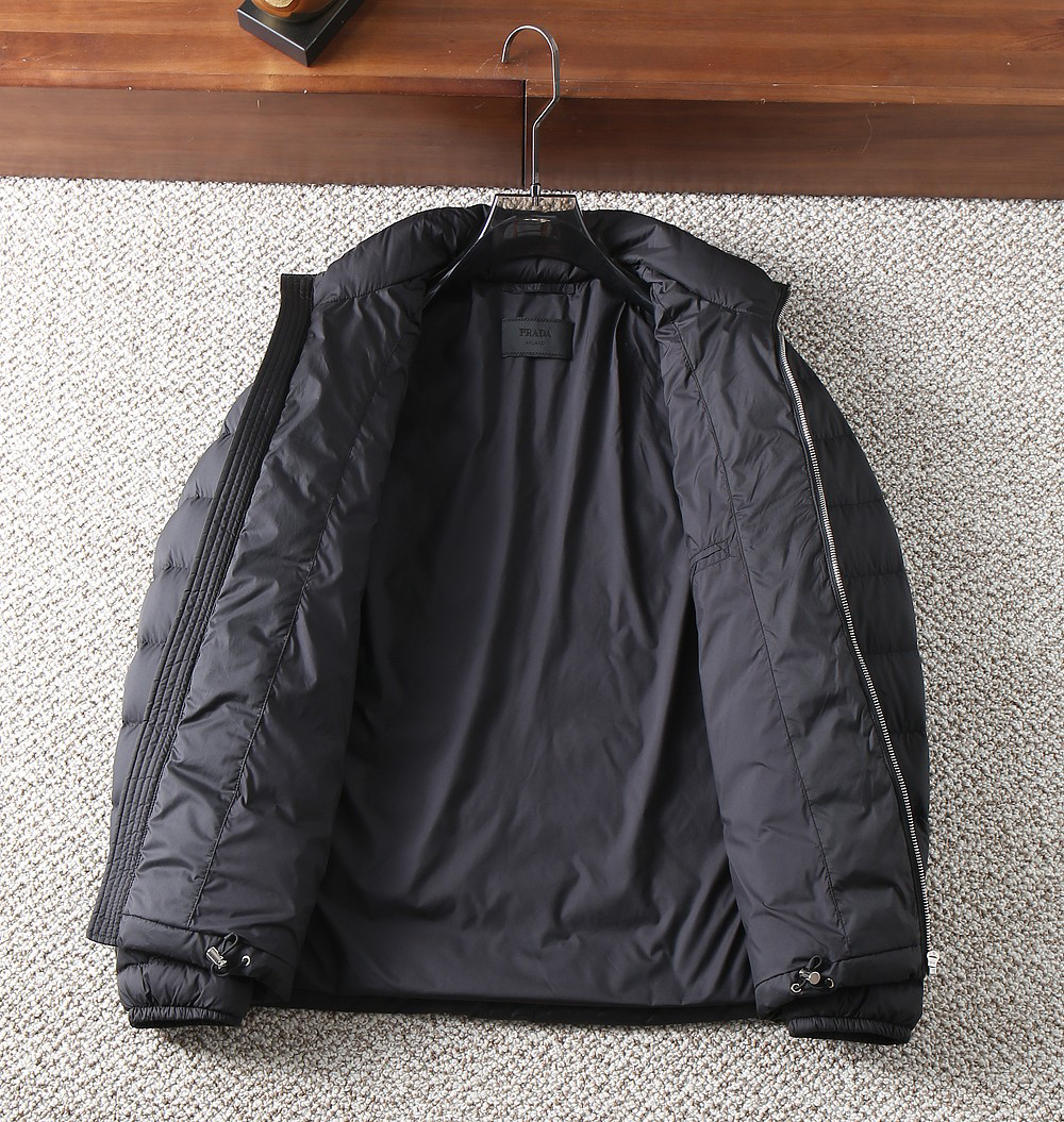 プラダ「Prada」秋冬ダウンジャケット
