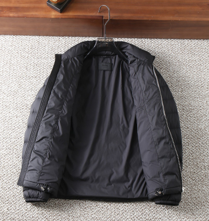 プラダ「Prada」秋冬ダウンジャケット