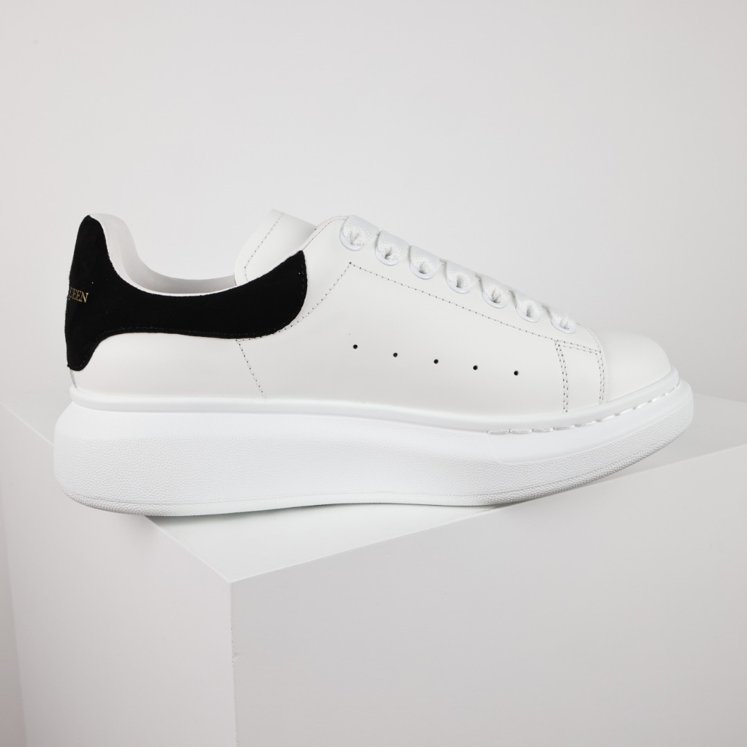 アレキサンダー・マックイーン「Alexander McQueen」アレキサンダーマックイーン オーバーサイズ スニーカー / レザースニーカー