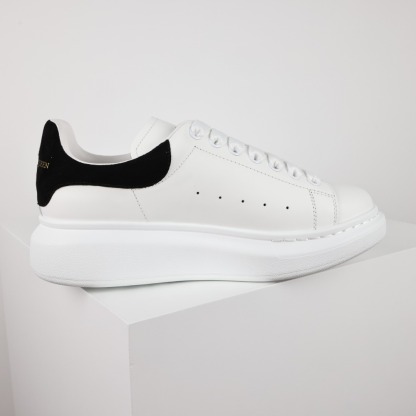 アレキサンダー・マックイーン「Alexander McQueen」アレキサンダーマックイーン オーバーサイズ スニーカー / レザースニーカー