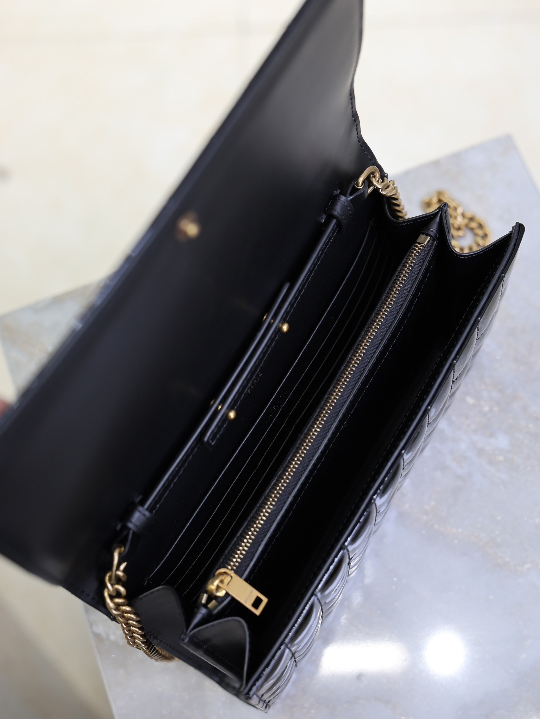 2026サンローラン「Saint Laurent CASSANDRE レザーチェーンウォレット グランド