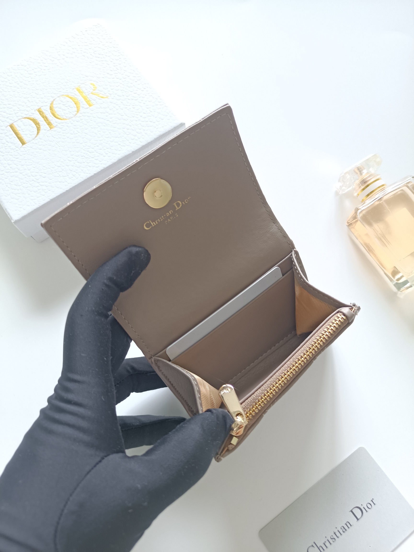 ディオール「Dior」ディオール 30 モンテーニュ グリシン ウォレット / コンパクトウォレット