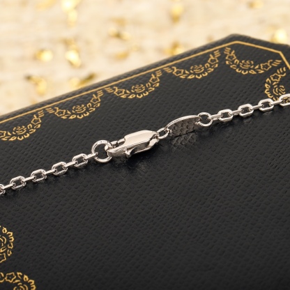 クロムハーツ「Chrome Hearts」のクラシックネックレス - 日常に上品なアクセントを添えるユニセックスモデル