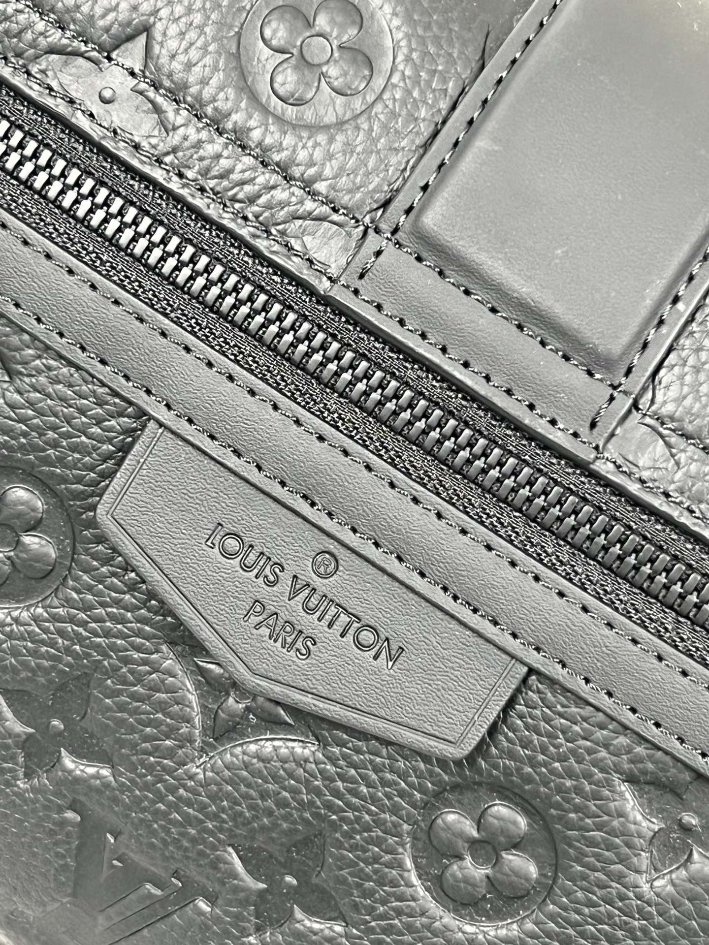 ルイ・ヴィトン「Louis Vuitton」スタイリッシュ メッセンジャーバッグ