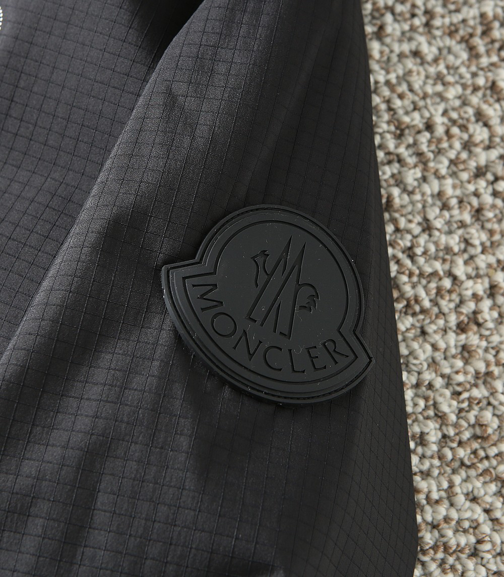 モンクレール「Moncler」秋のフード付きジャケット