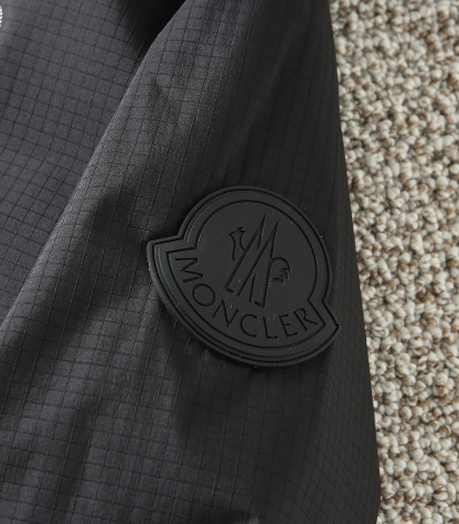 モンクレール「Moncler」秋のフード付きジャケット