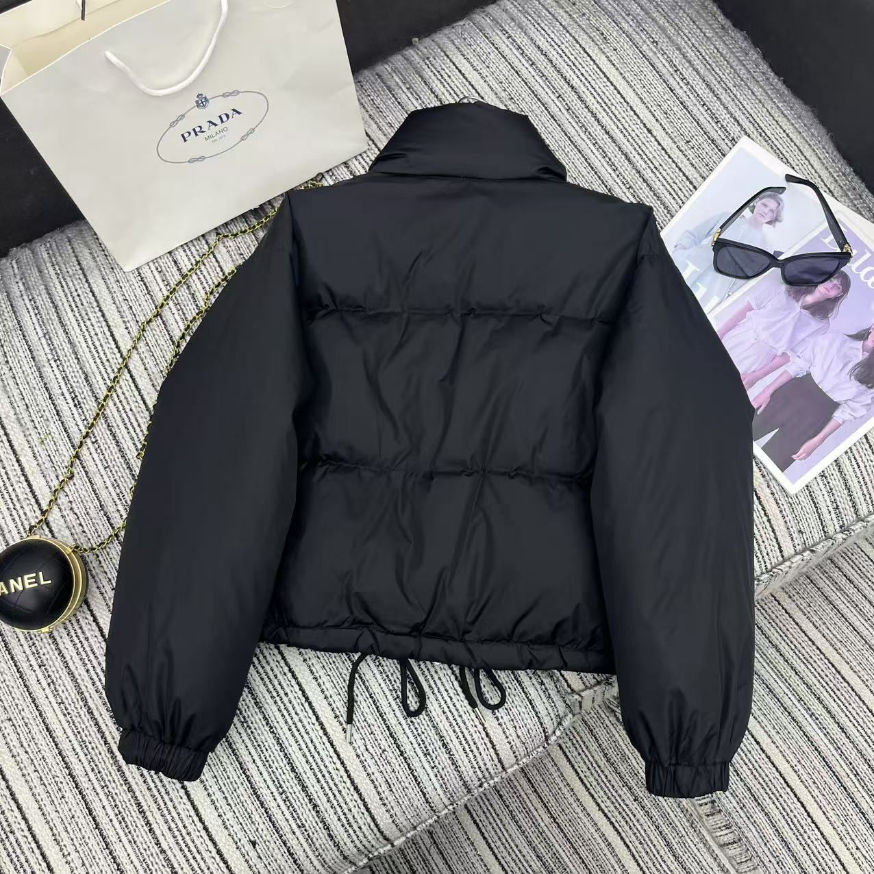 プラダ「Prada」冬の新作 スタンドカラー付きコットンジャケット