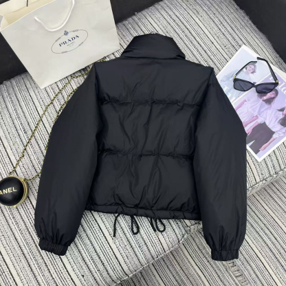 プラダ「Prada」冬の新作 スタンドカラー付きコットンジャケット