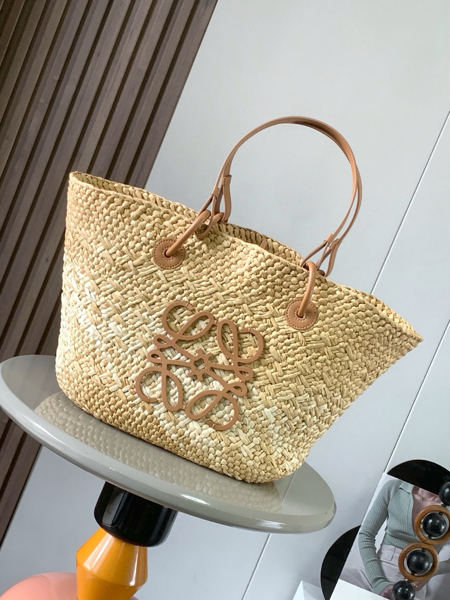 ロエベ「LOEWE」アナグラム バスケットバッグ ミディアム（イラカヤシ&カーフ）