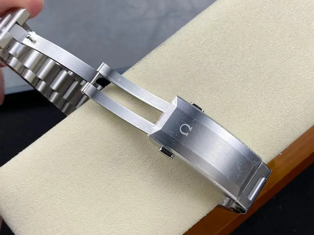 オメガ「Omega」シーマスター プラネットオーシャン ウルトラディープ 6000m プロフェッショナルダイバーズウォッチ46MM