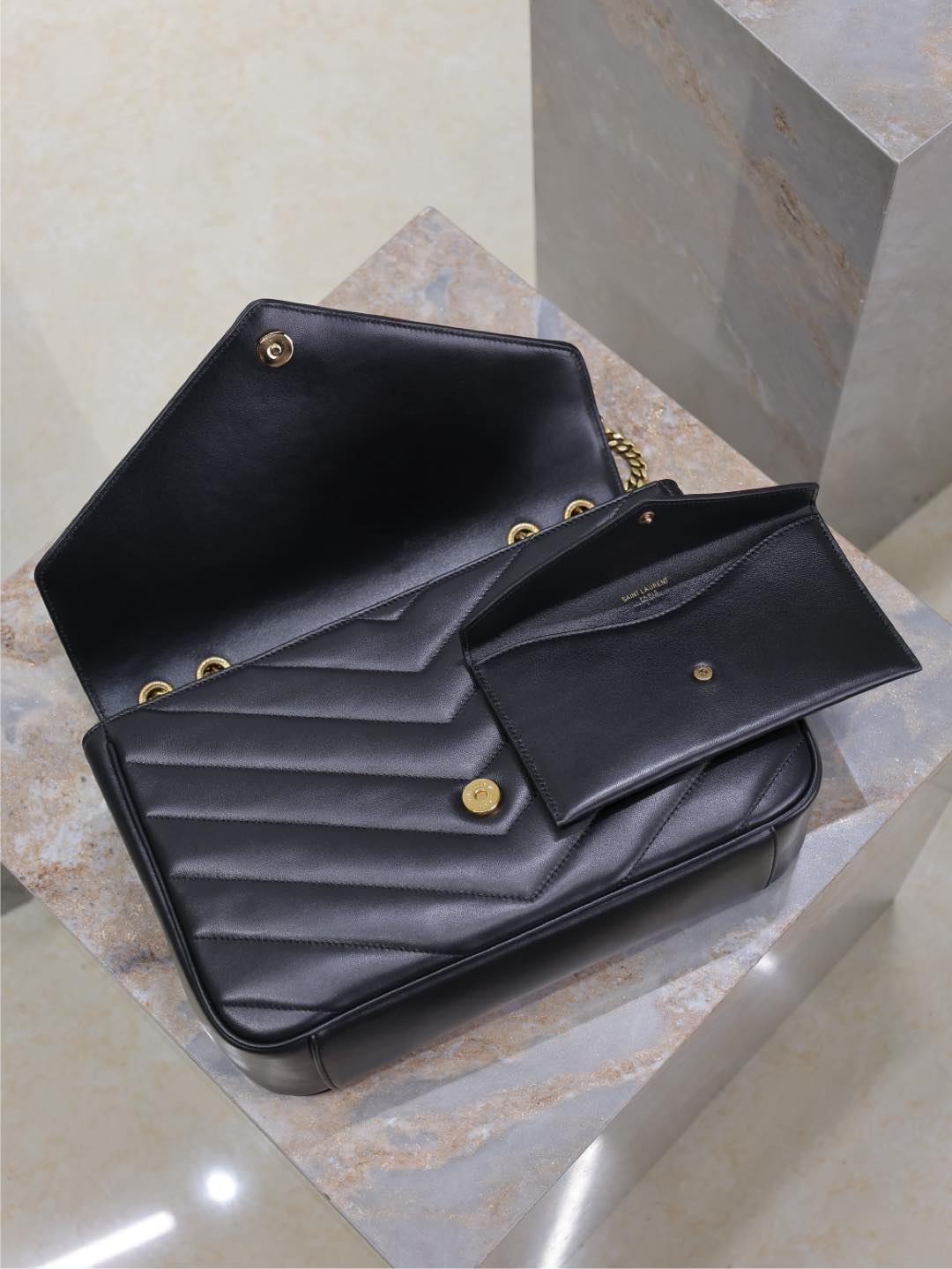 2026サンローラン「Saint Laurent LOULOU グラン マトラッセラムスキン ショルダーバッグ