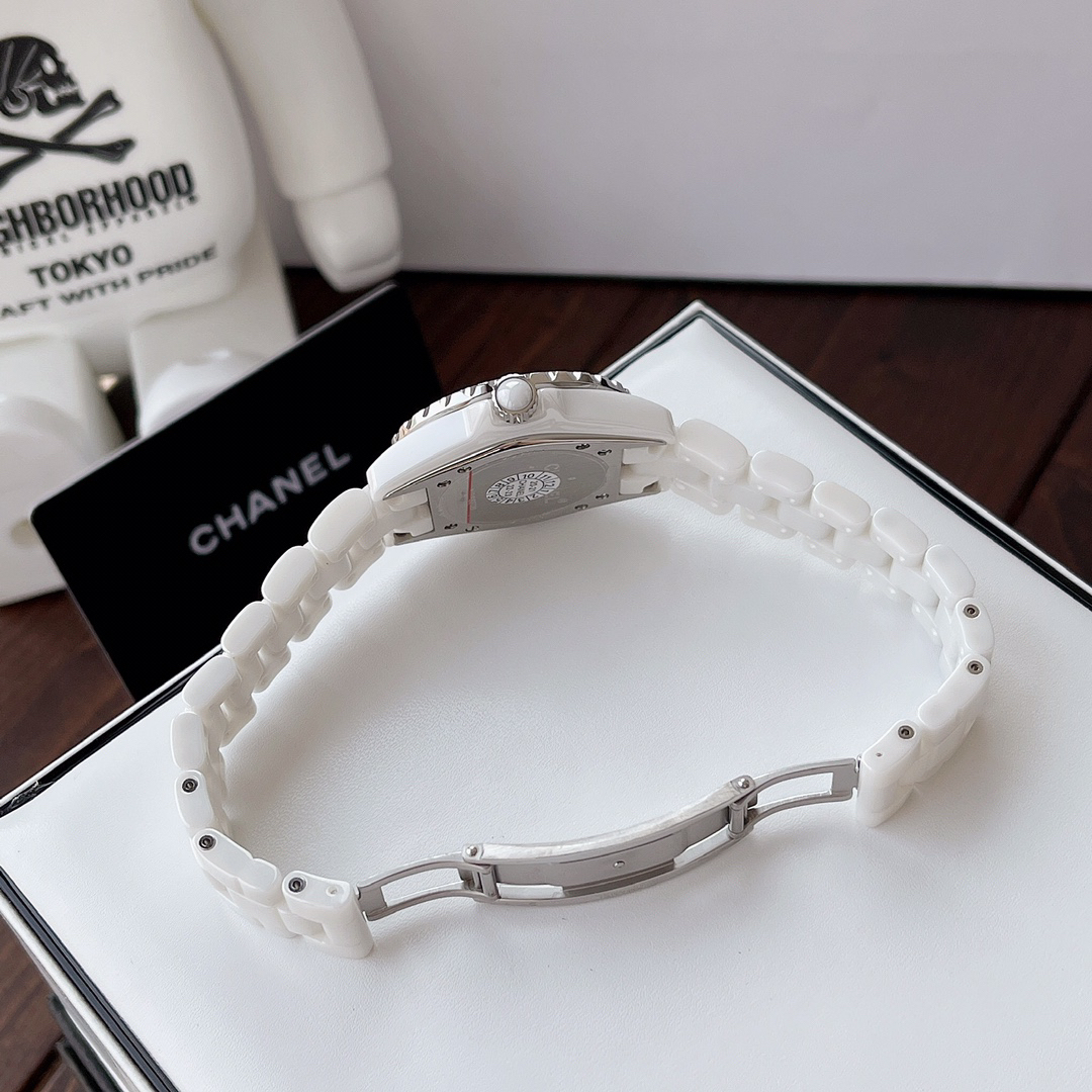 シャネル「Chanel」J12 キャリバー 33MM