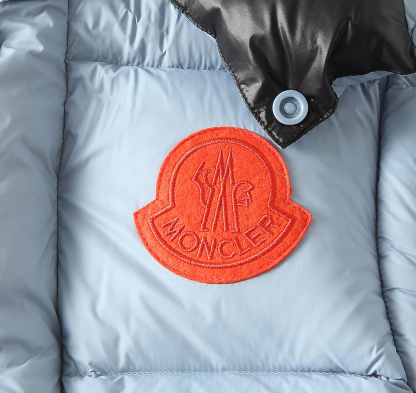 モンクレール「Moncler」秋冬 フード付きダウンジャケット