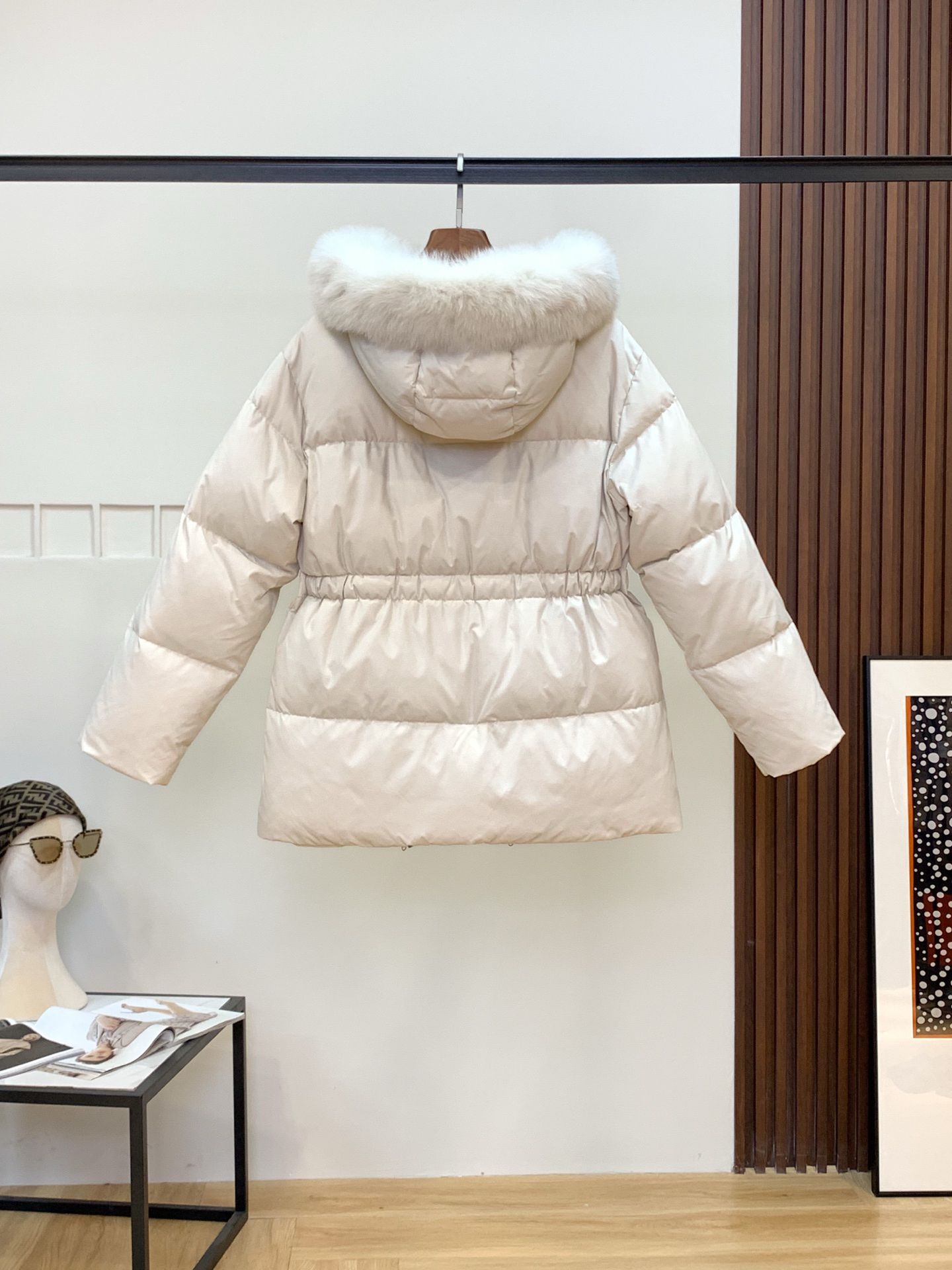 プラダ「Prada」冬の新作 フード付きダウンジャケット