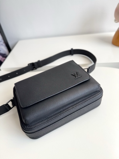 ルイ・ヴィトン「Louis Vuitton」スタイリッシュ メッセンジャーバッグ