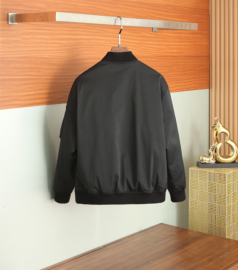 プラダ「Prada」秋冬ダウンジャケット