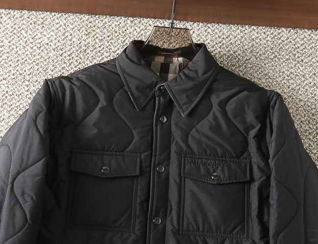 バーバリー「Burberry」秋冬 リバーシブルキルティングジャケット