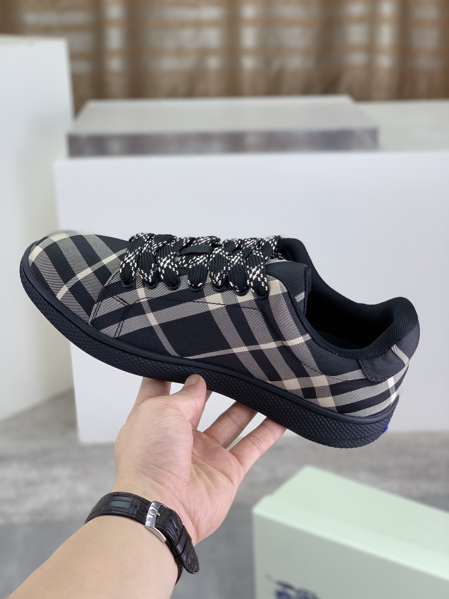 バーバリー「Burberry」バーバリー テラス スニーカー / レザースニーカー