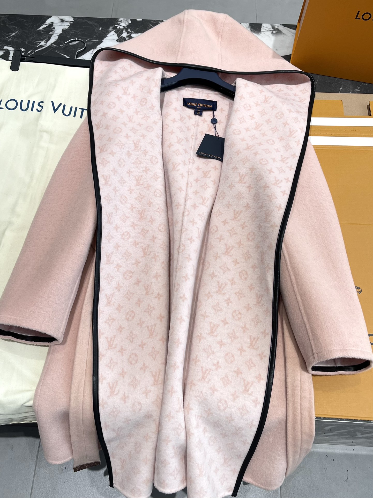 ルイ・ヴィトン「Louis Vuitton」秋冬 レディース ワップルフードロングコート