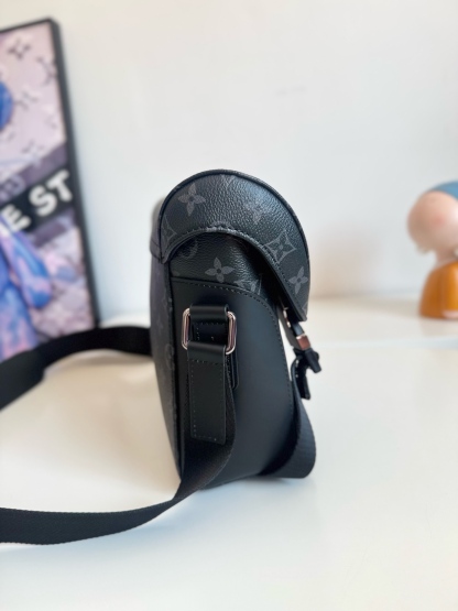 ルイ・ヴィトン「Louis Vuitton」スタイリッシュ メッセンジャーバッグ