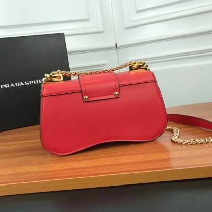 プラダ「Prada」プレイフル チェーンバッグ-ISETAN PRESTIGE CURATED