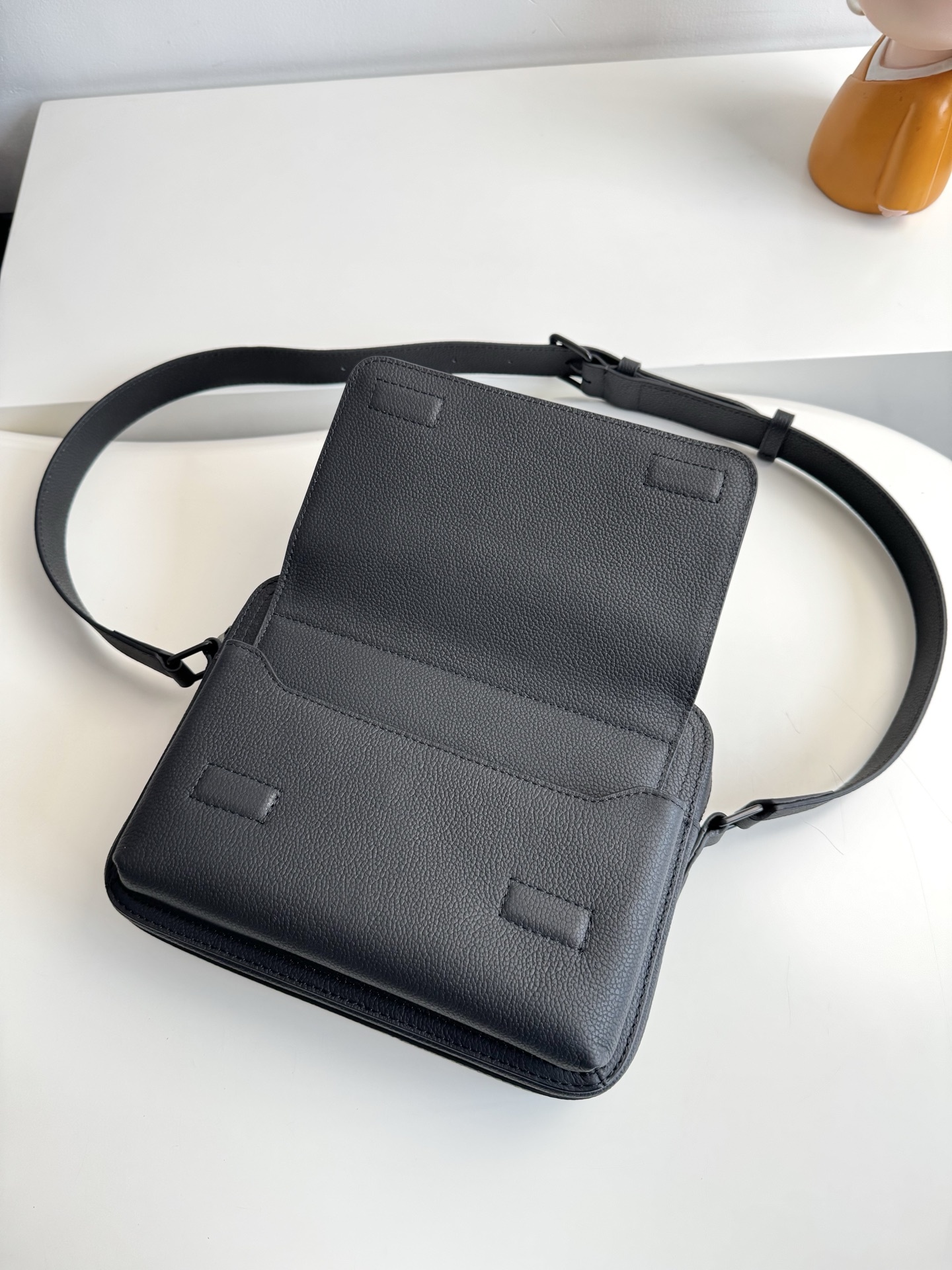 ルイ・ヴィトン「Louis Vuitton」スタイリッシュ メッセンジャーバッグ