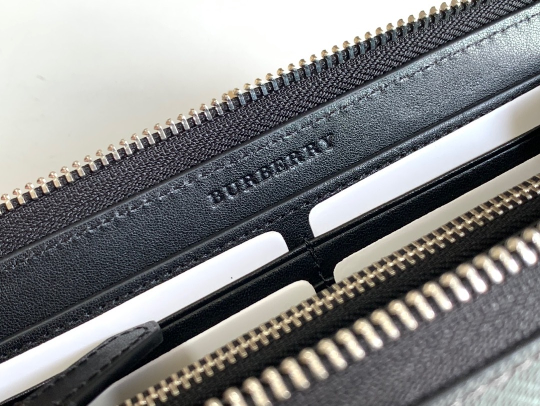 バーバリー「Burberry」ロンドン チェーン ジップ ウォレット