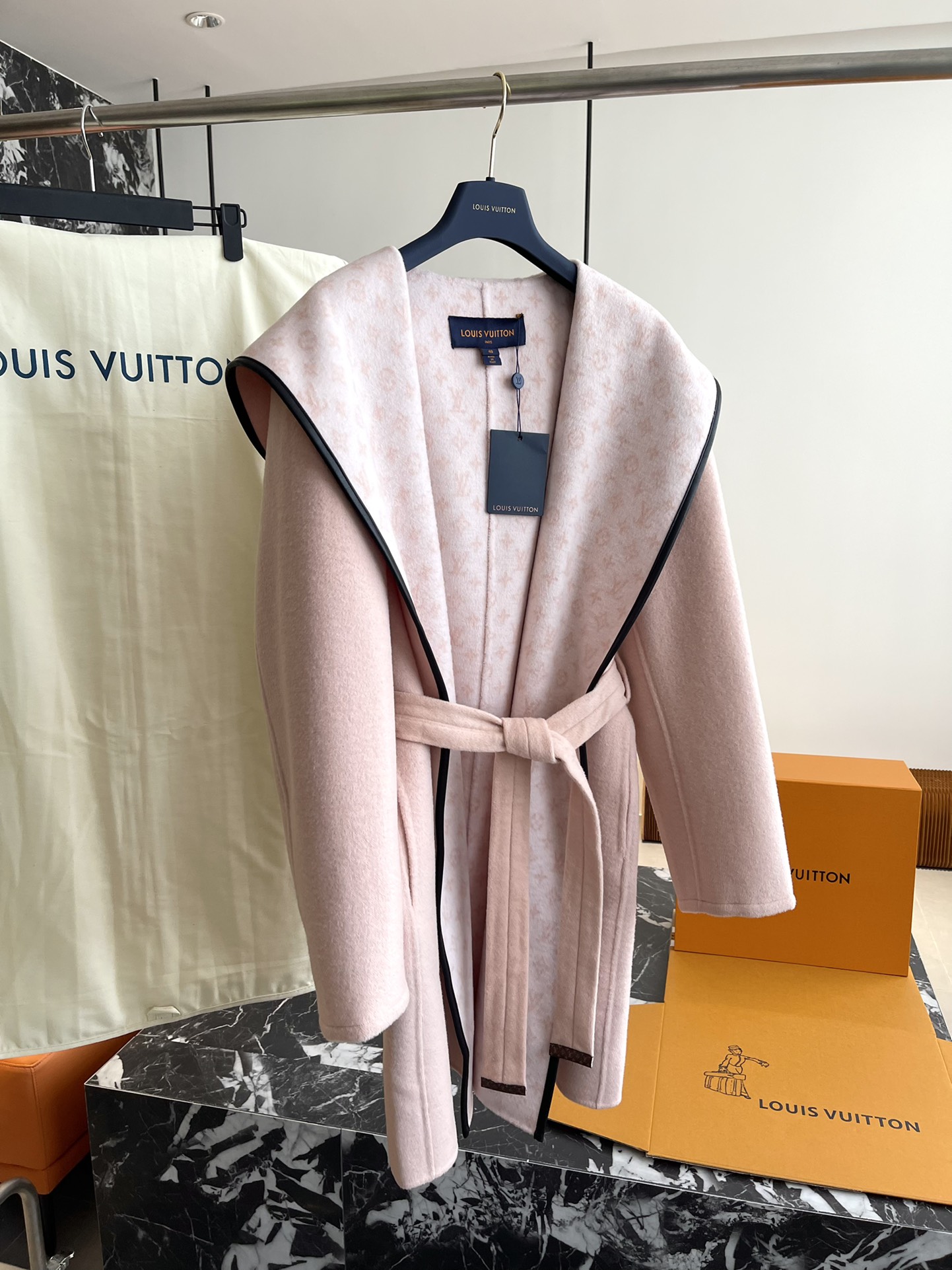 ルイ・ヴィトン「Louis Vuitton」秋冬 レディース ワップルフードロングコート