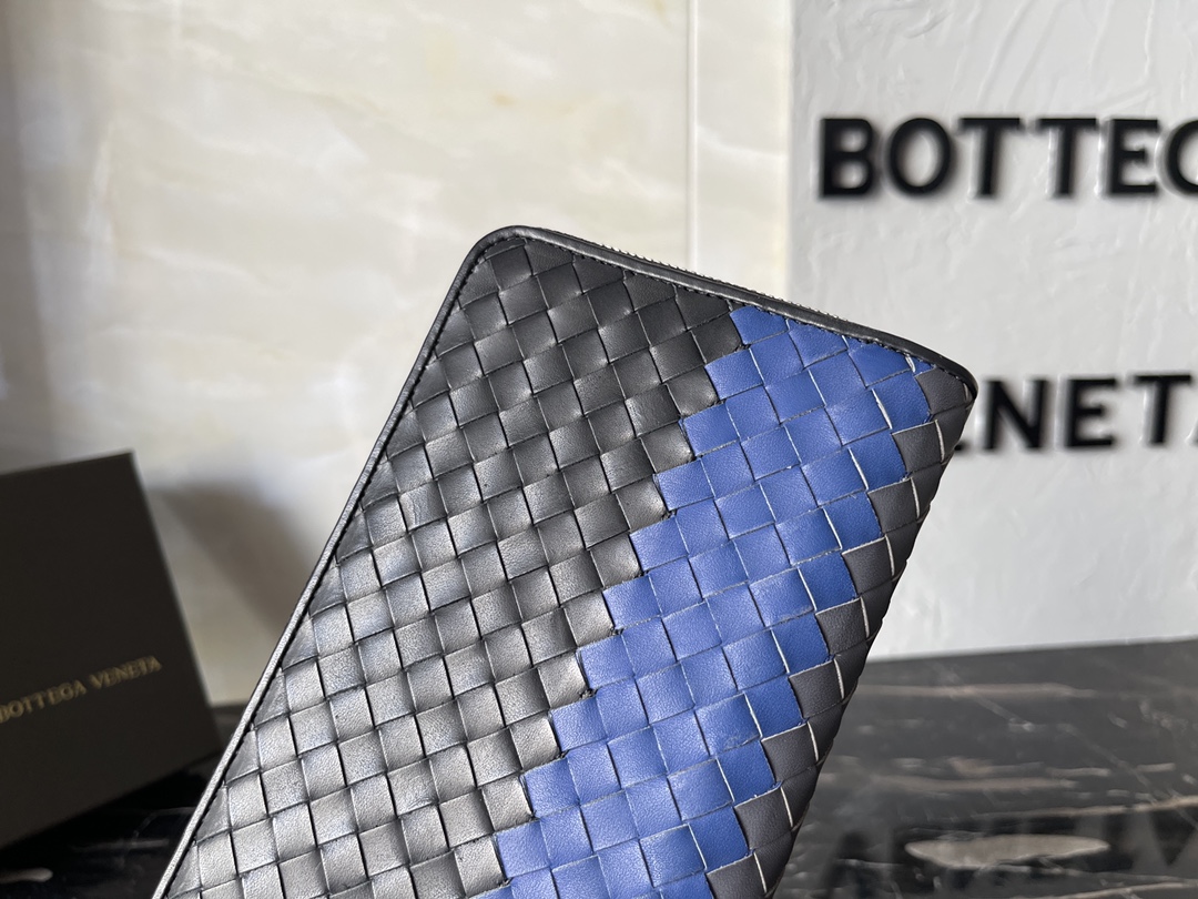 ボッテガ・ヴェネタ「Bottega Veneta」イントレチャート ザッパー ウォレット