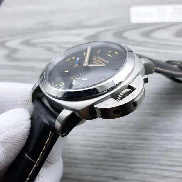 パネライ「Panerai」ルミノール 44MM