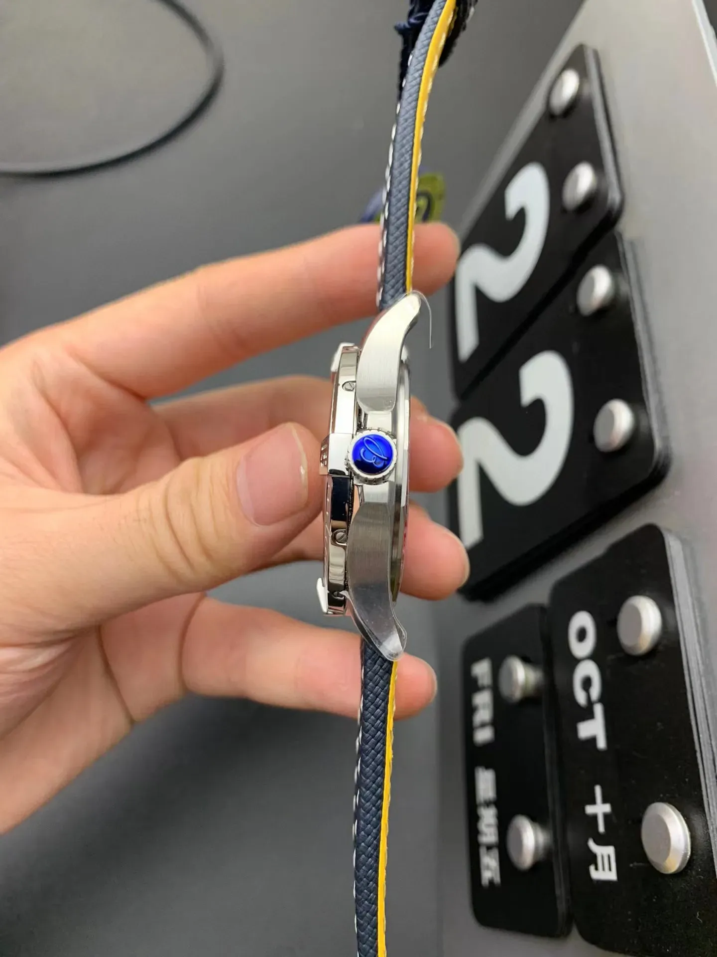 ブライトリング「Breitling」アベンジャー デュアルタイム オートマティック メンズウォッチ 43MM