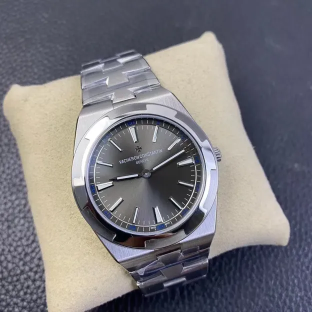 ヴァシュロン コンスタンタン「Vacheron Constantin」オーヴァーシーズ エクストラフラット 40MM