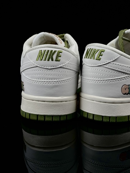 「コラボモデル」Gucci x Nike SB Dunk Low スニーカー