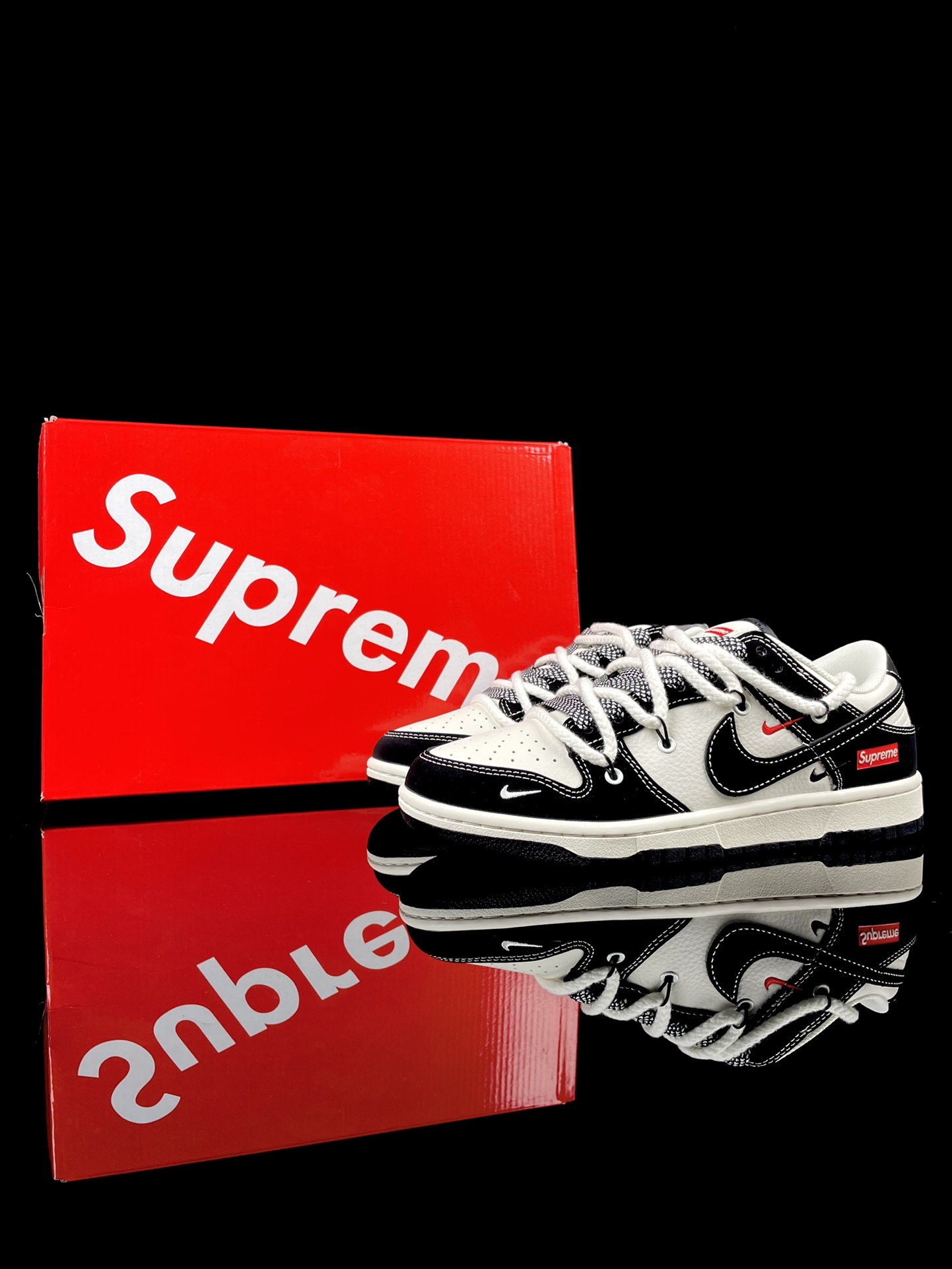 【日本未入荷】超入手困難 Supreme × Nike Dunk sb【代金引換】