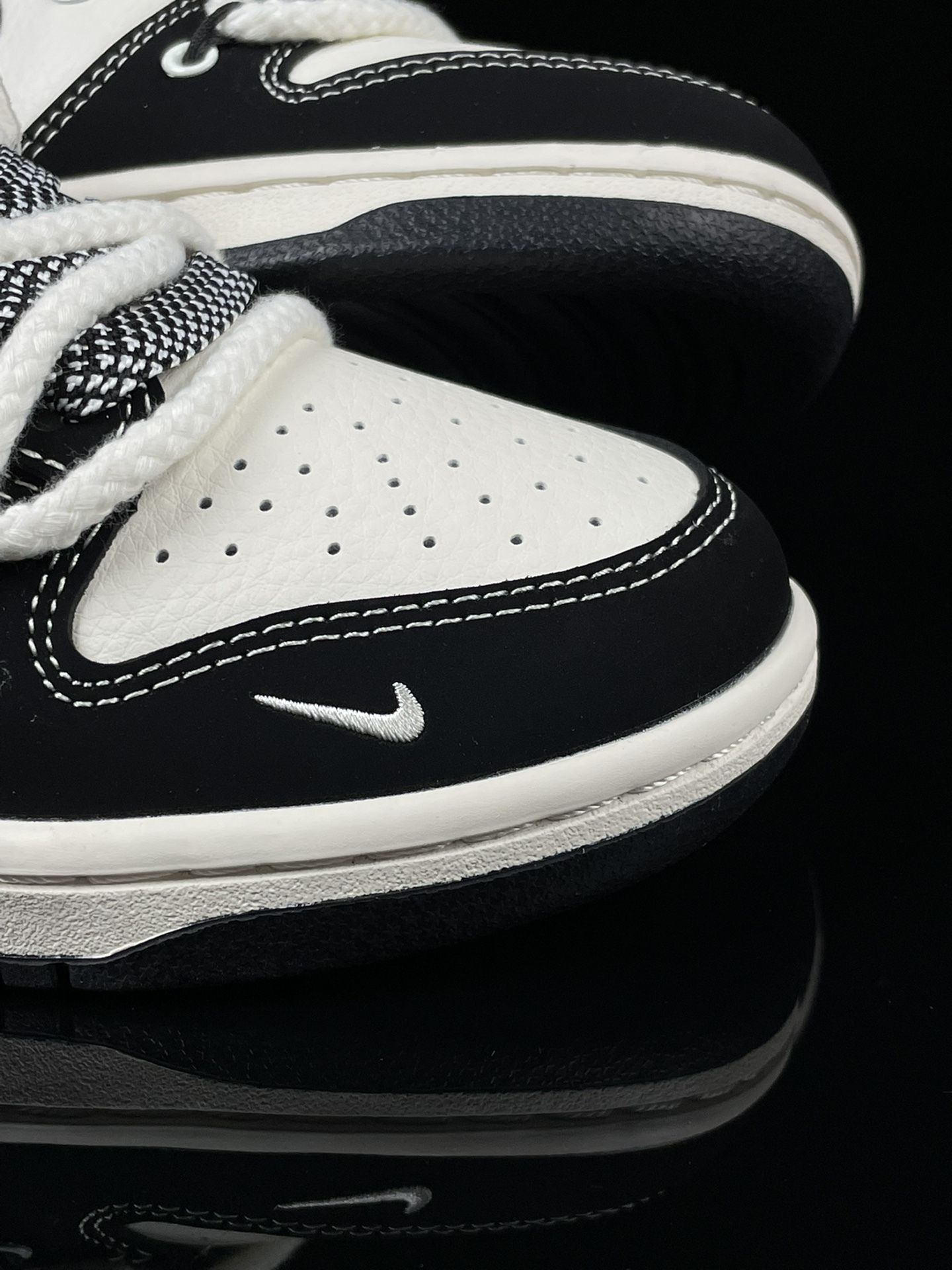 【日本未入荷】超入手困難 Supreme × Nike Dunk sb【代金引換】