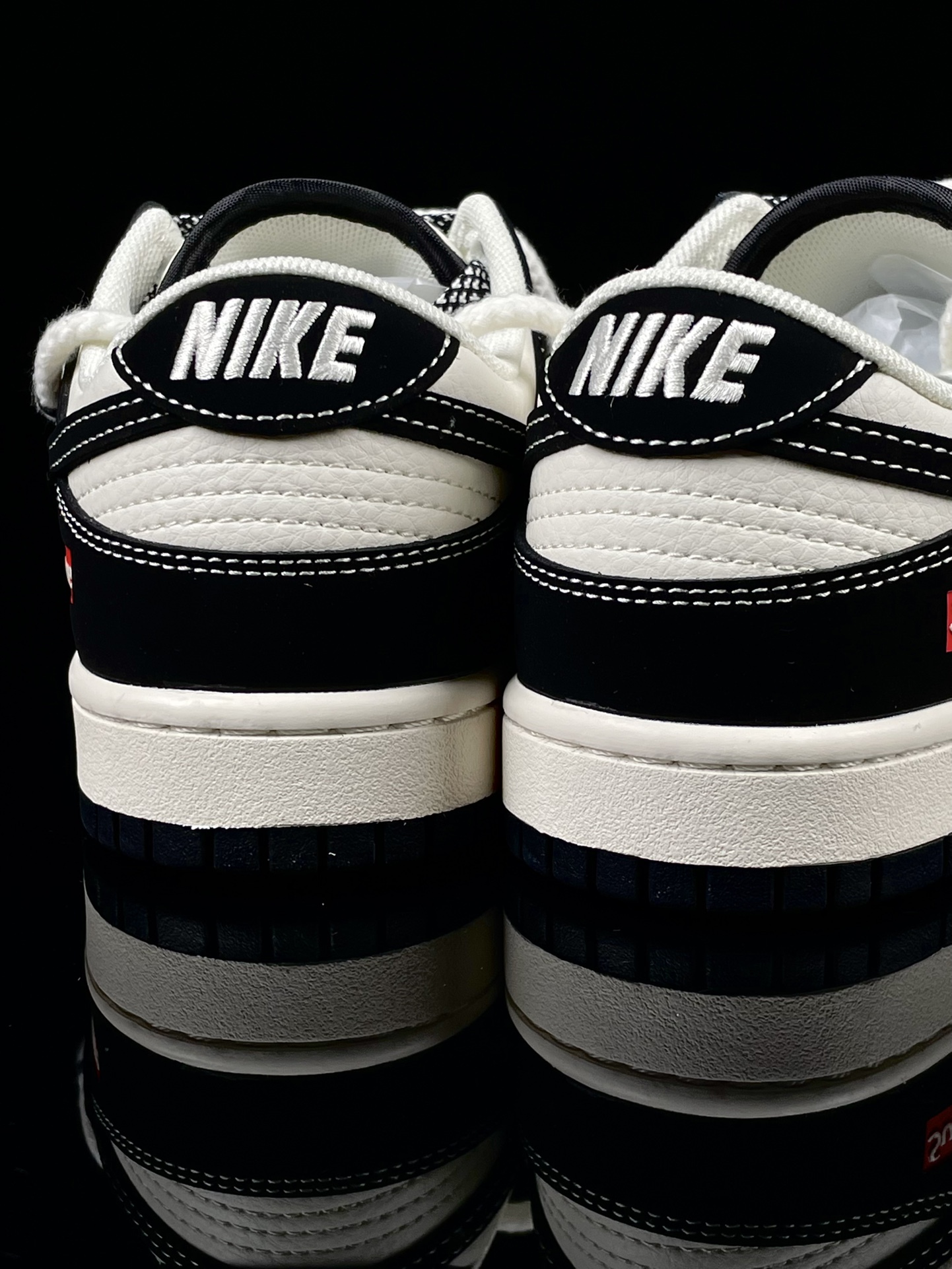 【日本未入荷】超入手困難 Supreme × Nike Dunk sb【代金引換】