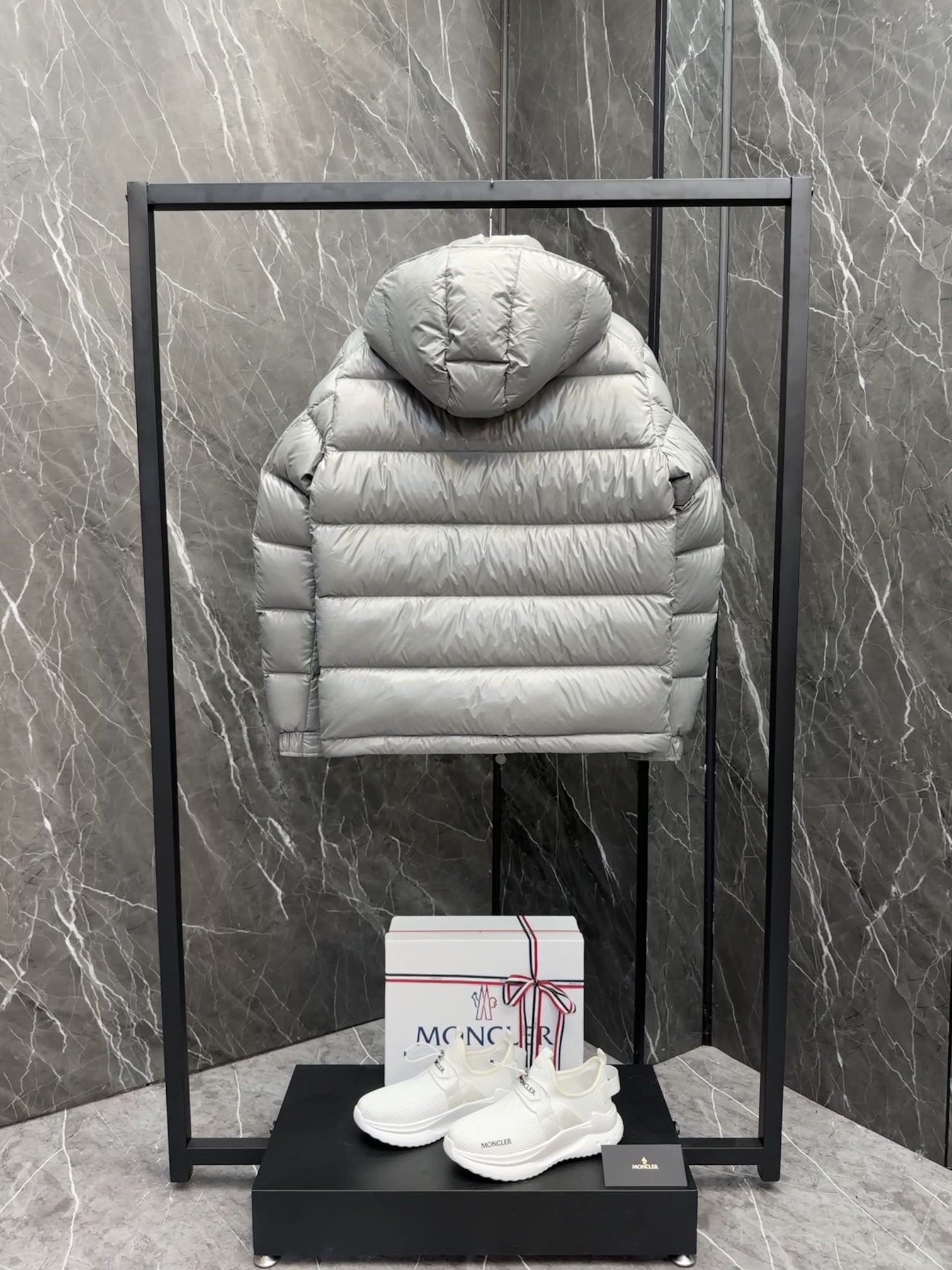 【公式認定ストア】MONCLER MAYA 限定グレー モンクレール 定番ダウンコート 限定発売中！爆買い！即完売必至