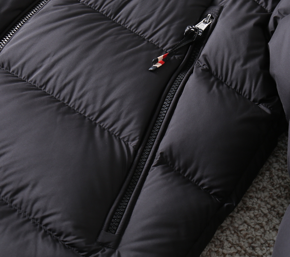 モンクレール「Moncler」秋冬 ダウンジャケット