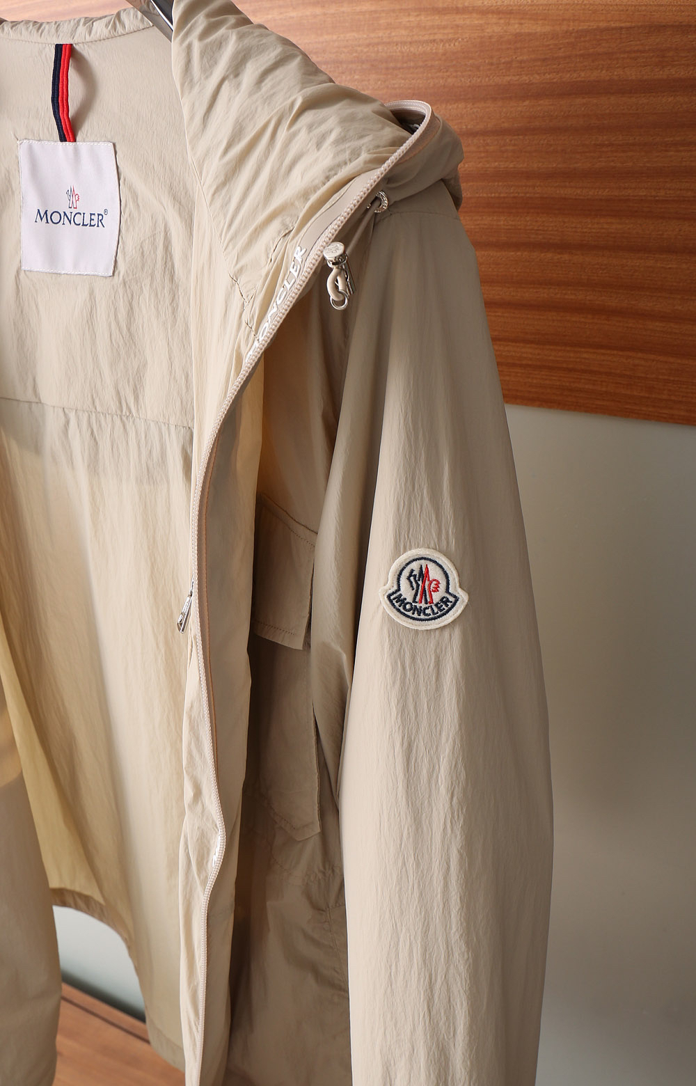 モンクレール「Moncler」秋のフード付きジャケット