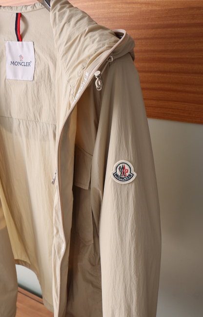 モンクレール「Moncler」秋のフード付きジャケット