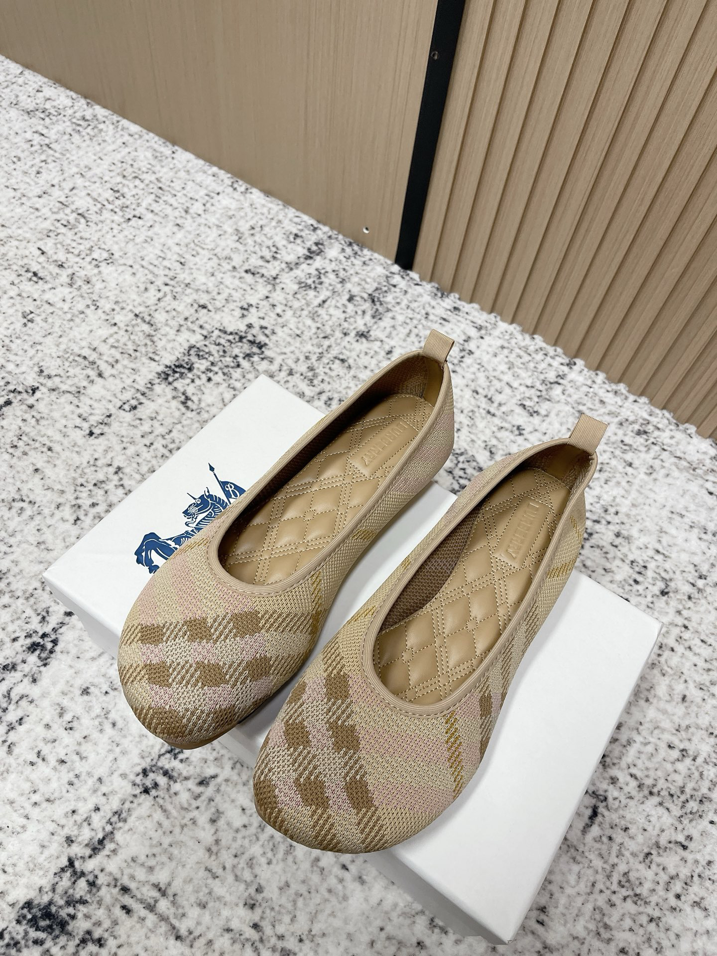 バーバリー「Burberry」バーバリー ネプチューン スニーカー / ソックススニーカー
