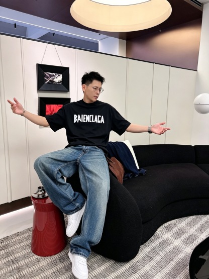 バレンシアガ「Balenciaga」ロゴプリントTシャツ / ショートスリーブ クルーネック