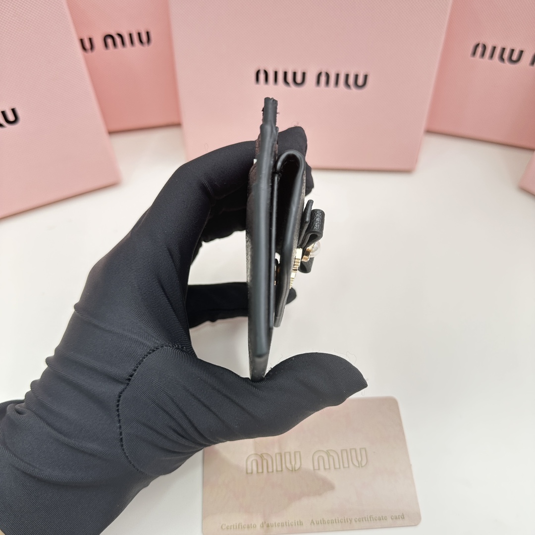 ミュウミュウ「Miu Miu」ミュウミュウ カーフスキン マルチウォレット 5236 / 二つ折り財布