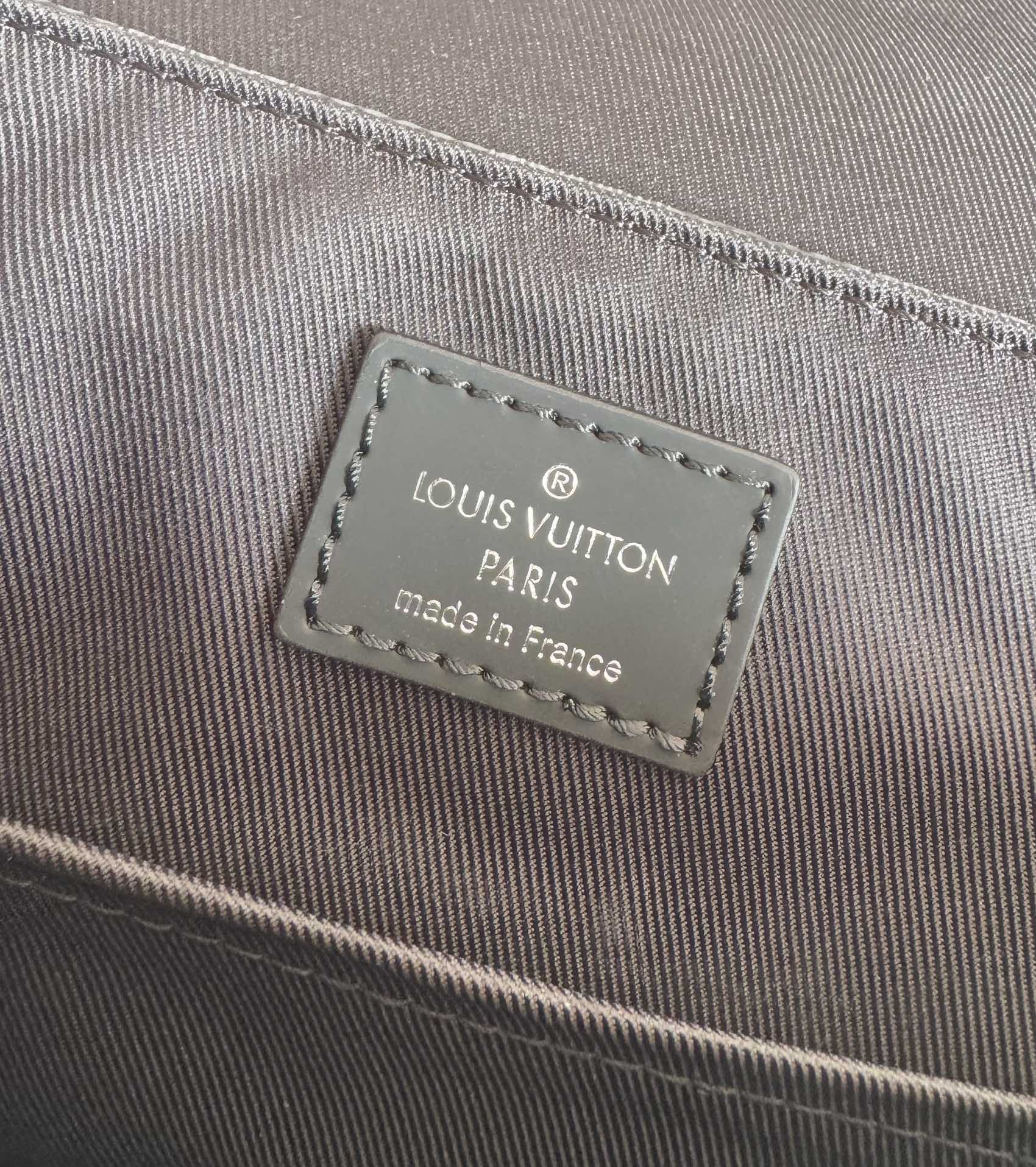 ルイ・ヴィトン「Louis Vuitton」ディストリクト メッセンジャーバッグ