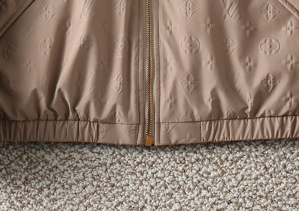 ルイ・ヴィトン「Louis Vuitton」秋冬コレクション ダウンジャケット