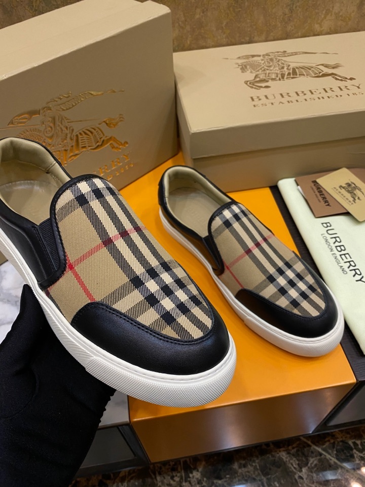 バーバリー「Burberry」バーバリー テラス スニーカー / レザースニーカー