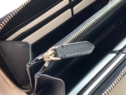 バーバリー「Burberry」ロンドン チェーン ジップ ウォレット