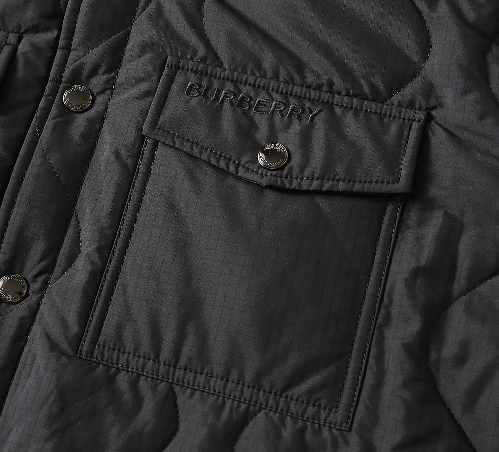 バーバリー「Burberry」秋冬 リバーシブルキルティングジャケット