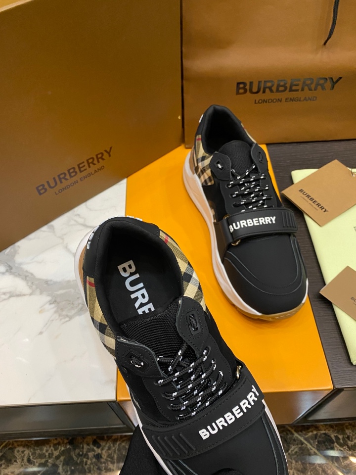 バーバリー「Burberry」バーバリー テラス スニーカー / レザースニーカー